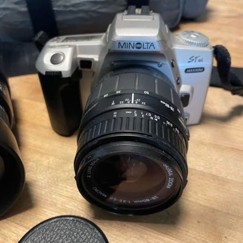 Minolta Maxxum STsi 35mm Film Camera with Sigma 28-80mm Lens